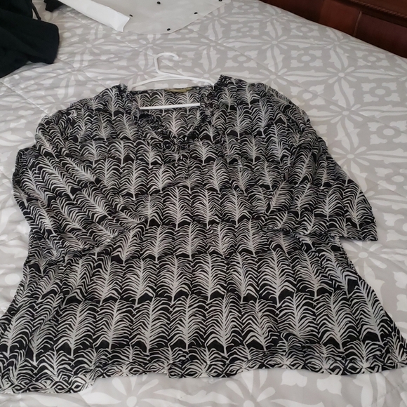 Beach cover up. - Picture 2 of 9